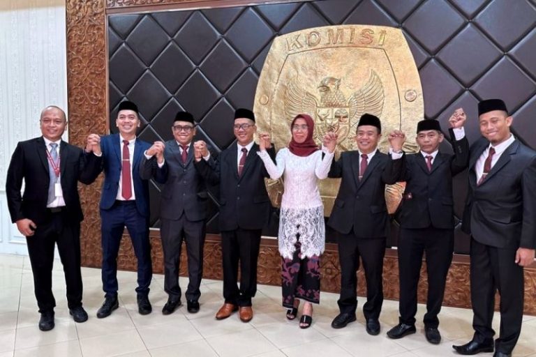 Tujuh Komisioner Anggota Kpu Resmi Dilantik Hasbullah Terpilih Jadi