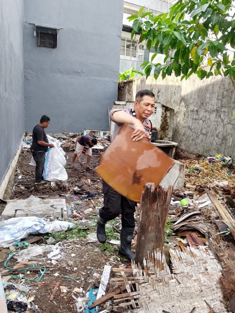 Sambut Musim Penghujan Bhabinkamtibmas Kelurahan Ende Ajak Warga