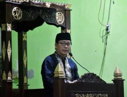 Tarwih Bersama di Desa Kalotok, Wabup Lutra Ajak Jamaah Tingkatkan Kualitas Iman