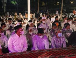 Vakum Tiga Tahun, Danny Salat Subuh Berjamaah Bersama Ribuan Warga Makassar