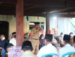 Safari Ramadan di Kecamatan Bola, Bupati Wajo Serahkan Bantuan ke Korban Angin Kencang