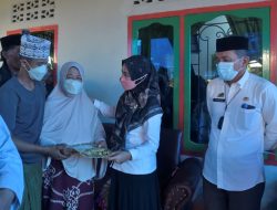 Bupati Indah Lepas Jenazah Almarhum  KTU-RT BPBD Lutra di Tondok Tua Desa Masamba
