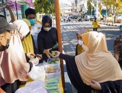 ERAT Borong Dagangan Warga Saat Kunjungi Stand Kuliner di Festival Ramadan Golkar