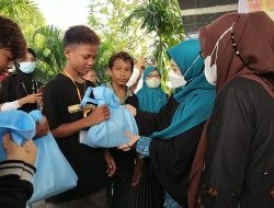 Erna Taufan Berbagi Keceriaan Bersama Anak Jalanan dan Anak Pasar di Parepare