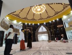 Usai Salat Tarwih, TP Pantau Progres Pembangunan Masjid Terapung BJ Habibie