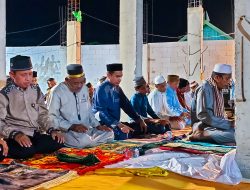Resmi Digunakan, Ketua DPRD Makassar Rudianto Lallo Salat Tarwih di Masjid Terapung Kedua di Makassar