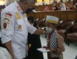 Bupati Pinrang Serahkan Hadiah Kepada Para Pemenang MTQ 32 Suppa