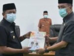 Kaswadi Serahkan LKPJ 2021 ke DPRD Soppeng