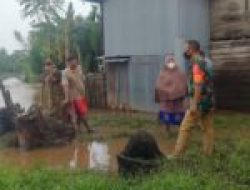 Intensitas Hujan Meningkat, Babinsa Kodim 1426/Takalar Imbau Masyarakat Bantaran Sungai Pappa Waspada