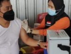 Saenal Rosi Ikuti Vaksinasi Dosis Ketiga yang Digelar Komunitas Sulawesi Oto X RMS