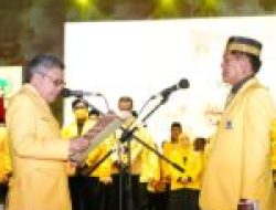 Taufan Pawe Lantik Kaswadi Razak Jadi Ketua DPD II Golkar Soppeng