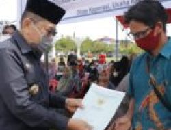 Wali Kota Palopo Serahkan Sebanyak 225 Sertifikat Hak Milik Bagi Pelaku UMKM