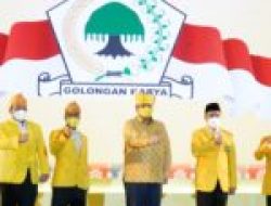 Lantik Pengurus Golkar Riau, Airlangga Ingin Kuningkan Pulau Sumatera di Pemilu 2024