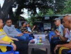 Taufan Pawe Sarapan Bersama Petugas Kebersihan dan Pedagang di Pantai Seruni Bantaeng