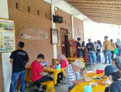 Libur Lebaran 2022: Tepi Sawah Sidrap Diserbu Pengunjung Untuk Nikmati Bebek dan Seafood