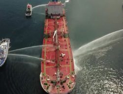 Simulasi Musibah Tabrakan Kapal Tanker dan Penumpang Digelar di Perairan Makassar