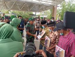 Pangdam XIV/Hasanuddin Pantau Vaksin dan Pembagian BLT- Minyak Goreng di Takalar