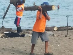 DLH Parepare Rutinkan Aksi Bersih Pantai, Kini Giliran Pantai Lumpue, Wali Kota Beri Jempol