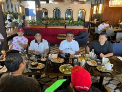 Bersantai di Resto and Cafe The Icon, Rektor dan Ketua IKA Unhas Ketagihan Bubur Ayam dan Nasi Kuning