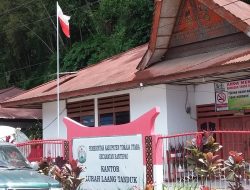 Viral Bendara Merah Putih Terbalik, Begini Penjelasan Lurah Laangtanduk di Toraja Utara