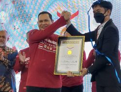 FKG Unhas, PDGI Makassar dan Laznas-BSI Pecahkan Rekor MURI Pasang Gigi Tiruan Terbanyak