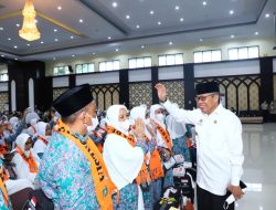 Taufan Pawe Antar CJH Parepare ke Asrama Haji Makassar
