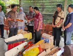 Peduli Seni Budaya, Wabup Pinrang Serahkan Bantuan Alat Kesenian untuk Sanggar Seni di Desa Sipatuo