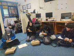 Mahasiswa KPI Unismuh Belajar Teknik Menulis Berita di Harian Rakyat Sulsel
