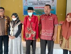 Lansia di Kecamatan Malangke Terima Bantuan Paket Sembako dari Dinsos Lutra
