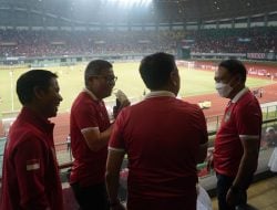 Nonton Bareng Menpora dan Ketua PSSI, Taufan Pawe Dihadiahi Kaos Jersey Timnas