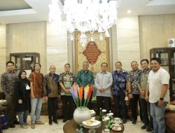 Kepala Balitbangda Dampingi Walikota Makassar Terima Kunjungan Ketum IAGI