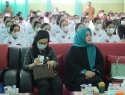 Erna Taufan Bawakan Orasi Ilmiah di Hadapan Mahasiswa Akper Fatimah
