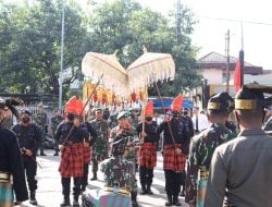 Tradisi Angngaru Sambut Pangdam XIV Hasanuddin di Mako Brimob Polda Sulsel