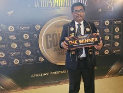 Adv Hasman Usman Terima Anugerah Achievement Award