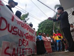 Demo Kantor Bupati, Warga Dusun Ganno Tanyakan Data Bantuan