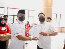 Ketua PMI Gowa Beri Penghargaan untuk 3 Kecamatan dan Relawan Pendonor Darah Terbanyak 
