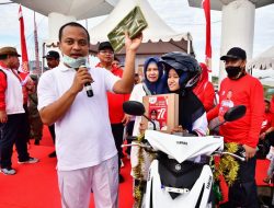 Pelajar Makassar Ini Terharu Dapat Hadiah Motor “Sulsel Anti Mager” Dari Gubernur Sulsel