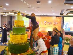 Malam Puncak Anniversary Ketiga, Mercure Makassar Nexa Pettarani Potong Tumpeng Tiga Meter