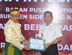 Dukung Pendataan LFSP 2020, Pemkab Sidrap Diganjar Penghargaan dari BPS Sulsel di Pencanangan Zona Integritas Menuju WBK dan WBBM