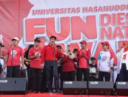 Andi Amran Sulaiman Perkenalkan Rudianto Lallo Ketua IKA Unhas Makassar di Fun Walk Dies Natalis Unhas Ke-66