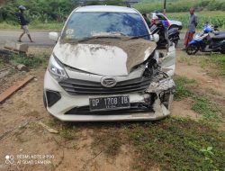 Sigra Ringsek, Pengendara Hindari Truk Saat Melaju Kencang