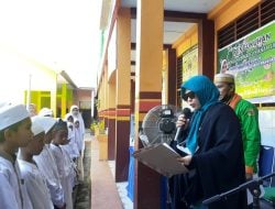 Jadikan Generasi Milenial Qurani, Erna Rasyid Kembali Kukuhkan Pengurus MAS di Tiga Sekolah