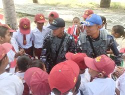 Ekspedisi Rupiah Berdaulat BI, Dua Prajurit KRI Sampari 682 Tanamkan Jiwa Patriotisme ke Anak di Pulau Gusung