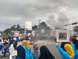 Aliansi Mahasiswa Tutup Jalan, Demo Penolakan BBM
