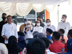 Presiden Serahkan BSU Bagi Peserta BPJS Ketenagakerjaan di Baubau dan Buton