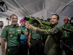 Gubernur Sulsel Bersama Pangdam XIV Hasanuddin Tinjau Pameran Alutsista
