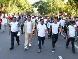 Gubernur Sulsel Sumbang 1 Unit Motor Listrik di Jalan Santai HUT TNI ke-77 Tahun