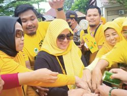 Berdayakan UMKM, Gratis Makan Berbagai Kuliner, Erna Rasyid Ikut Racik Putu Soppa’ Bagikan ke Peserta Jalan Sehat