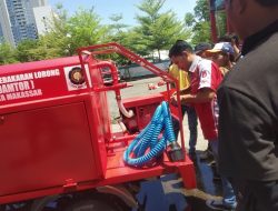 Personel Damkar Makassar Latih Relawan Operasikan Damtor