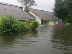 Fatmawati Rusdi Tinjau Langsung Kawasan Langganan Banjir di Blok 8-10 Antang